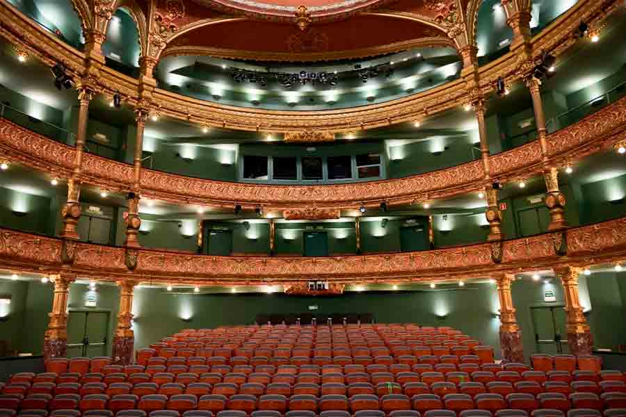 Interior del Teatro Campos Elíseos de Bilbao, a 5 minutos caminando del Hotel Photo Zabalburu